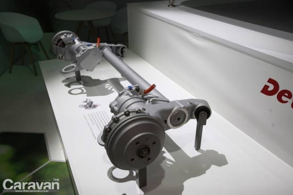 AL-KO 액슬을 대신한 전기 구동 드라이브 ZF electronic Drive(각 휠당 40kW)