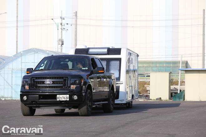 그런 의미에서 F150은 최근 가장 선호하는 견인차로 꼽힌다. F150(약 2,100kg + ALARIA (1,715kg) = 82%