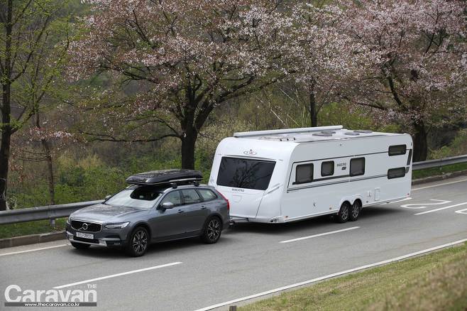 2017 볼보 V90 크로스컨트리 외에도 XC60, XC90 등은 가장 선호하는 견인차로 인정 받고 있다