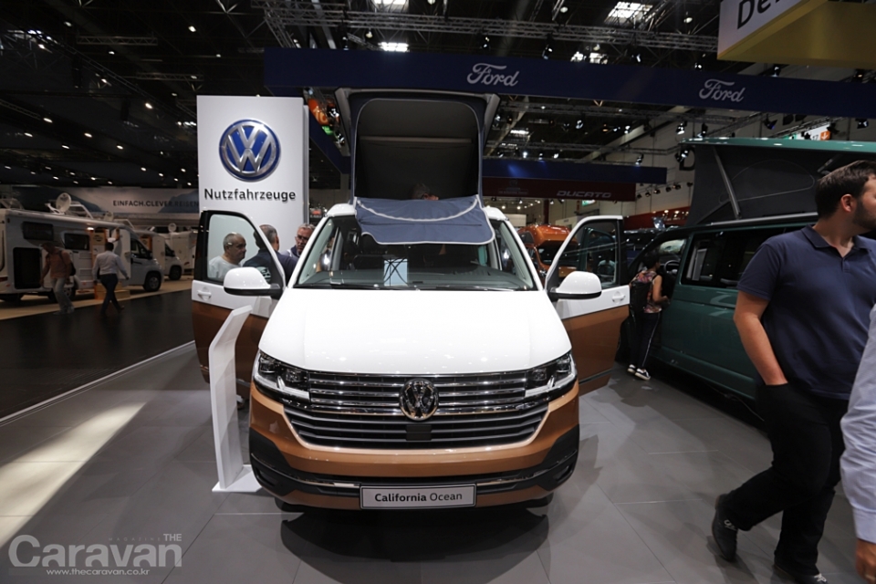 Volkswagen 부스에 전시된 California T6.1 Ocean