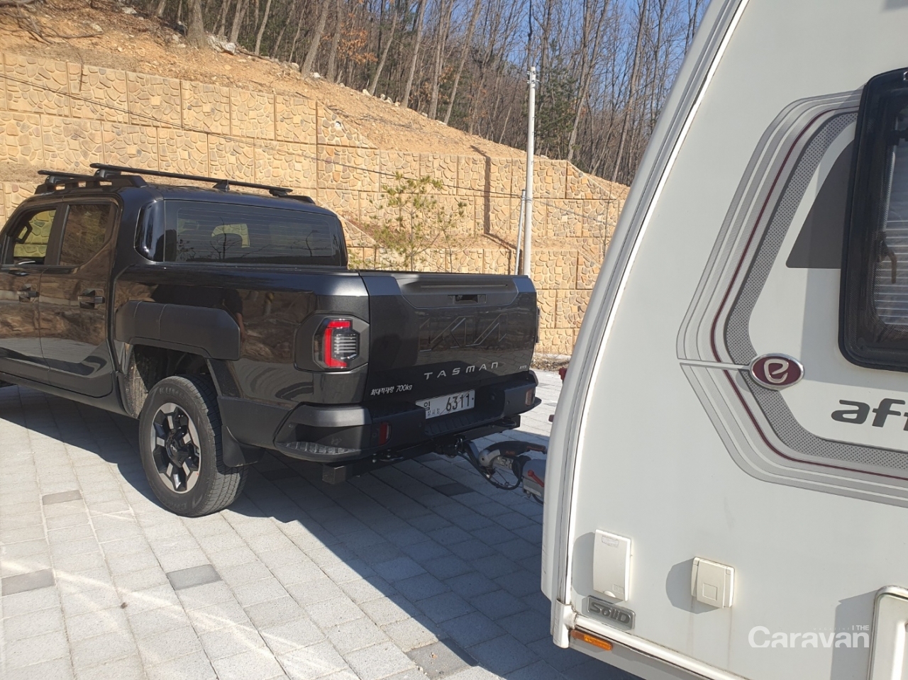 BRINK에서 타스만을 위해 새롭게 개발한 히치리시버 타입 견인장치가 장착되어 있다.